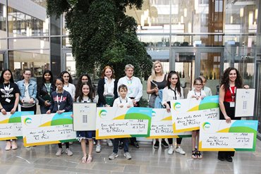Winners of the Philatelic Drawing Contest 2018 received their prices